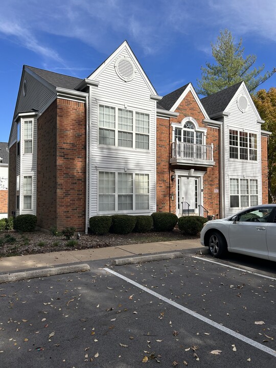301 Clayton Crossing Pl in Ellisville, MO - Foto de edificio