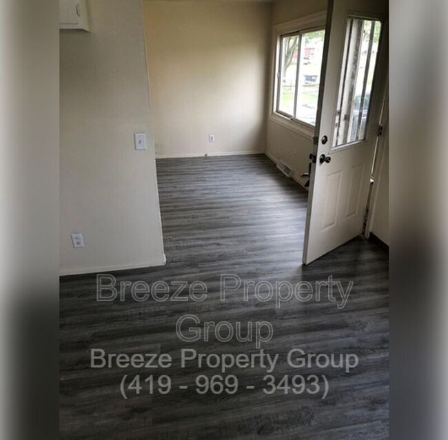 2074 Price St in Toledo, OH - Building Photo - Building Photo