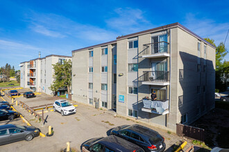 Delburn House in Calgary, AB - Building Photo - Building Photo