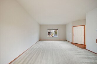 8705 Stockholm Ln NE in Lacey, WA - Foto de edificio - Building Photo