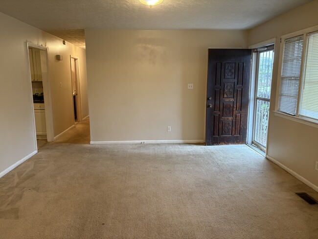 6192 Timberland Dr in Fayetteville, NC - Foto de edificio - Building Photo