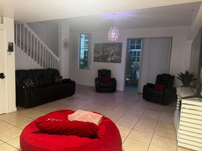 2150 Van Buren St in Hollywood, FL - Building Photo - Building Photo