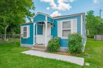 6 Jennische St in Baytown, TX - Building Photo - Building Photo