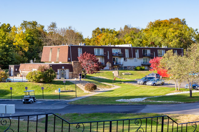 The Village on University in Peoria, IL - Foto de edificio - Building Photo