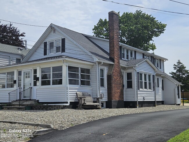 property at 806 Rue Ave