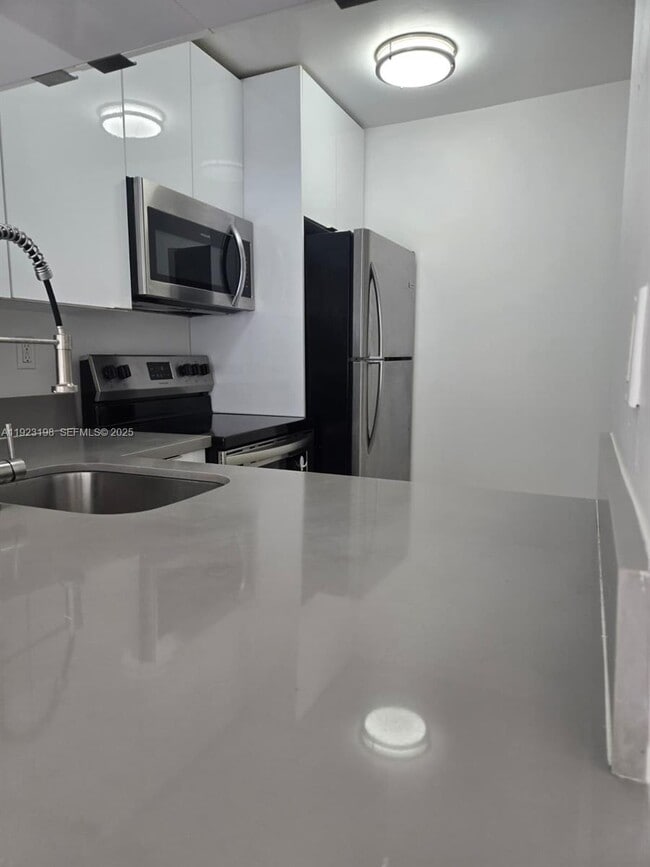 488 NW 165th St in Miami, FL - Building Photo - Building Photo