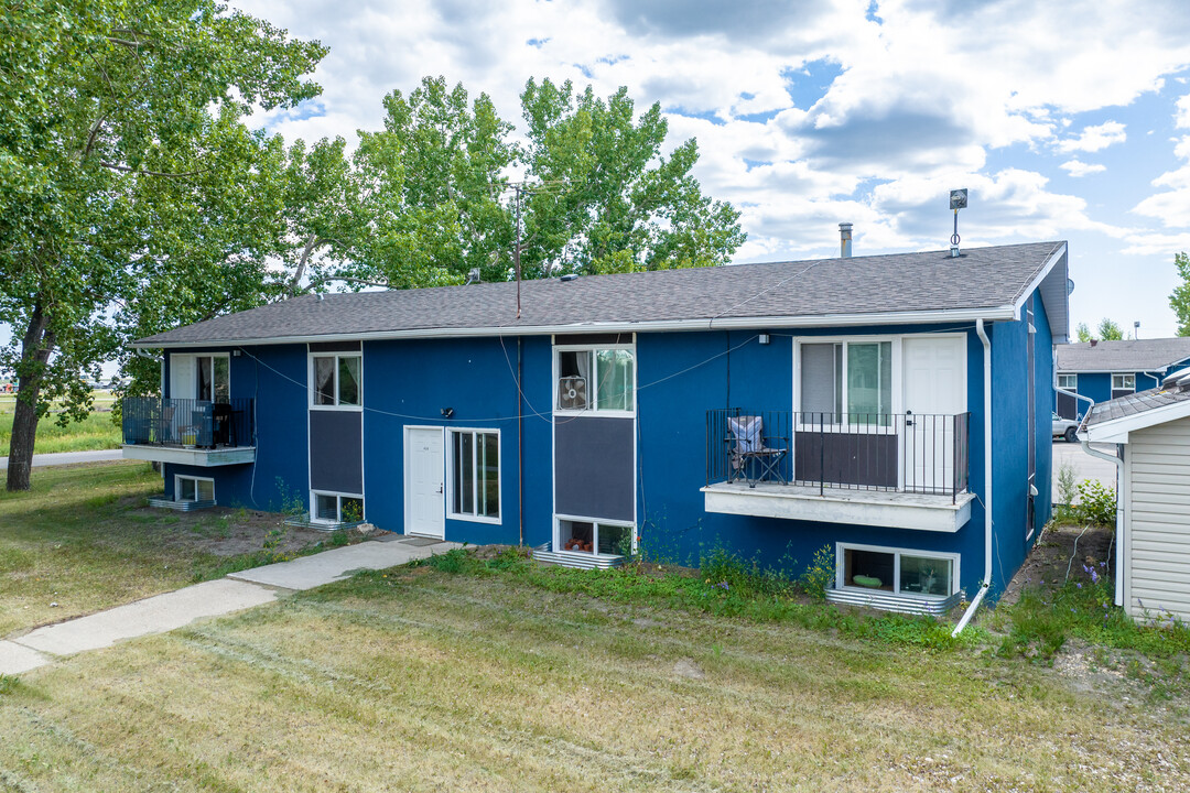 429 6th St in Beiseker, AB - Building Photo