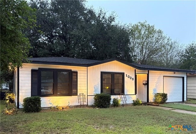 property at 1005 E Polk Ave