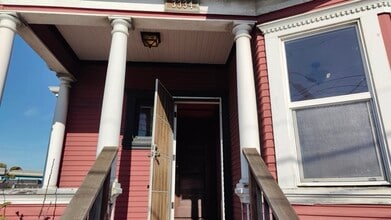 3334 Elmwood Ave, Unit Elmwood upstairs in Oakland, CA - Building Photo - Building Photo