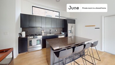 Private bedroom in 4 bed/3.5 bath Home in Chicago, IL - Building Photo - Building Photo