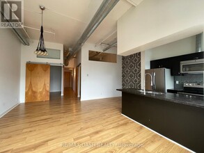 700-700 King St W in Toronto, ON - Building Photo - Building Photo