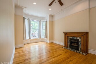 927 W Newport Ave in Chicago, IL - Building Photo - Building Photo