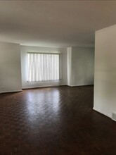 2585 Longmeadow Dr in Northbrook, IL - Building Photo - Building Photo