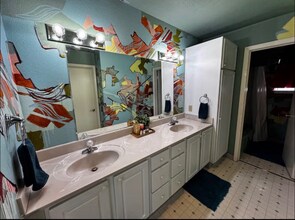 414 Chestnut St, Unit D in Mount Shasta, CA - Foto de edificio - Building Photo