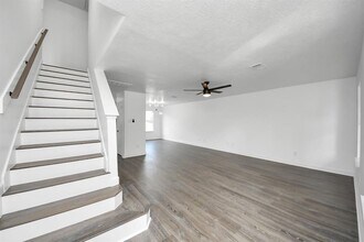 9026 S Ferndale Pl Dr in Houston, TX - Building Photo - Building Photo
