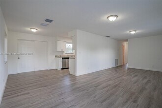 650 SW 29th Ave in Fort Lauderdale, FL - Foto de edificio - Building Photo