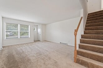 48 Old Plank Rd in Clifton Park, NY - Building Photo - Building Photo