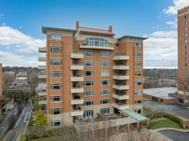 The Residence at 800 South Hanley in Clayton, MO - Building Photo - Building Photo