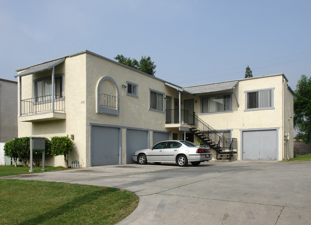 9240 Wheeler Ct in Fontana, CA - Foto de edificio