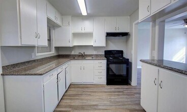 315 Acacia St in Lake Jackson, TX - Building Photo - Building Photo
