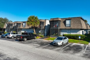 The Villas At Pinecrest in Orlando, FL - Building Photo