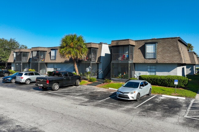 The Villas At Pinecrest