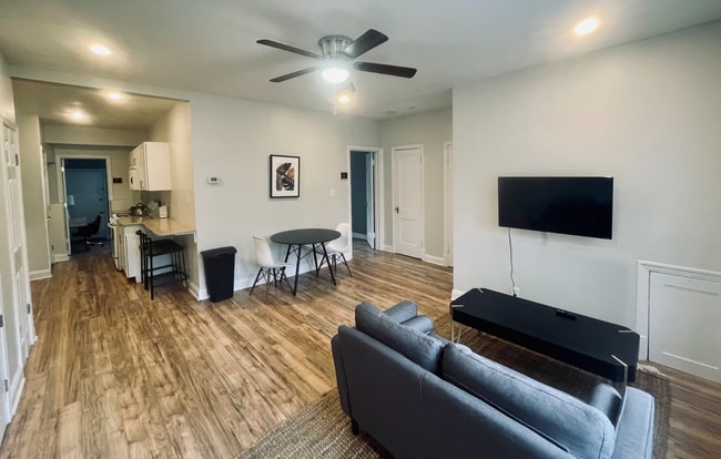 1613 F St NE, Unit 2