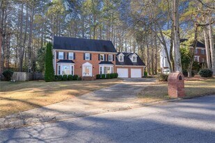 151 Lakeside Dr NW in Kennesaw, GA - Building Photo