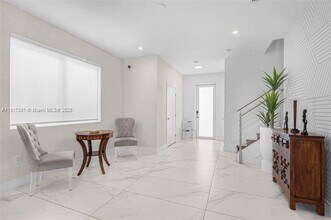 10373 NW 68th Ter in Doral, FL - Building Photo - Building Photo