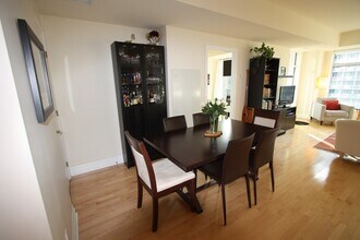 235 Kent St in Ottawa, ON - Foto de edificio - Building Photo