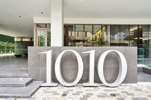 1010 Brickell Ave, Unit 1403 in Miami, FL - Building Photo