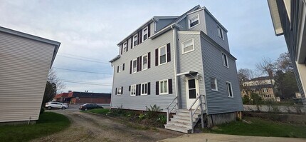 12 Francis St, Unit 3 in Worcester, MA - Foto de edificio - Building Photo