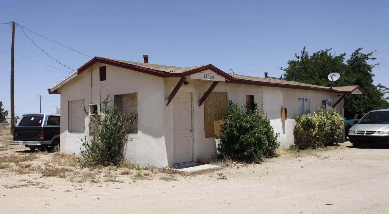 120652-12064 5th Ave in Hesperia, CA - Building Photo