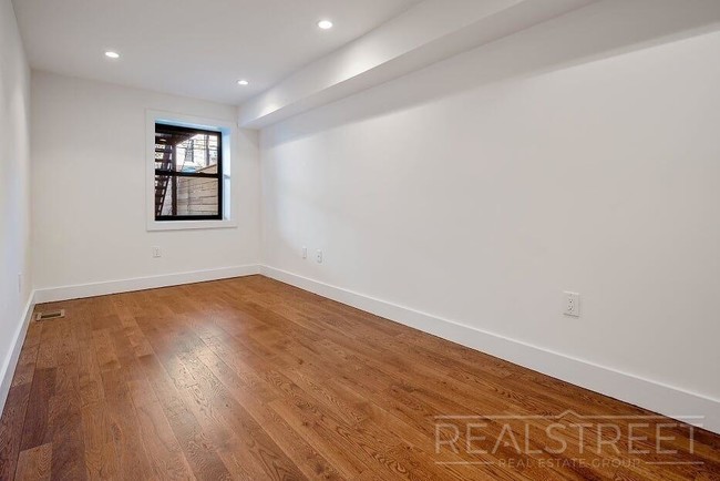 260 Woodbine Street in Brooklyn, NY - Building Photo - Floor Plan