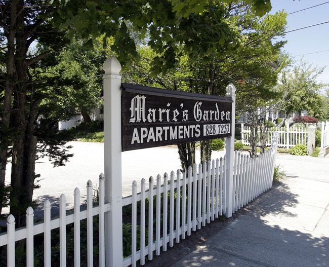 Marie Garden Apartments in West Warwick, RI - Foto de edificio - Other