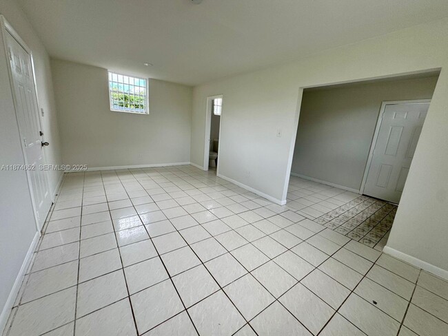 1234 NW 52nd St in Miami, FL - Building Photo - Building Photo