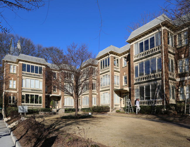 Parkview Condominiums in Atlanta, GA - Building Photo - Building Photo