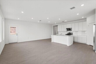 128 Rodney Boat Rd, Unit 202 in Kyle, TX - Building Photo - Building Photo