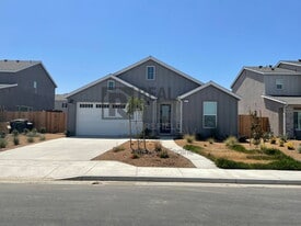 6617 Shaver Dr in Bakersfield, CA - Building Photo