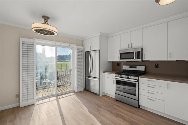 444 Richmond Dr in Millbrae, CA - Building Photo - Building Photo