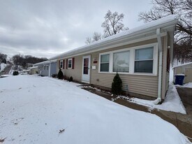 1530 Spring St in Davenport, IA - Building Photo