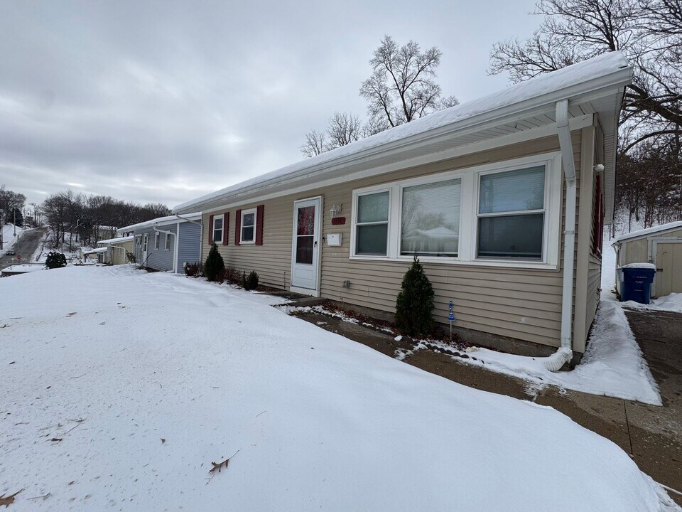 1530 Spring St in Davenport, IA - Building Photo
