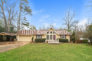 6253 S Skyline Dr in Douglasville, GA - Building Photo