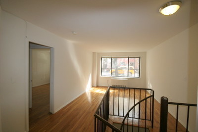 207-215 E 27th St in New York, NY - Building Photo