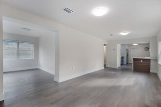 522 NW 47th Terrace in Miami, FL - Building Photo - Building Photo