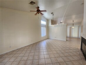 1405 Iron Springs Dr in Las Vegas, NV - Foto de edificio - Building Photo