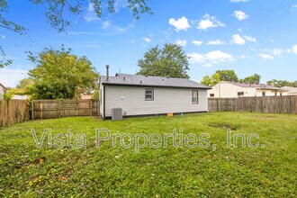 13113 Ashlawn Dr in Louisville, KY - Foto de edificio - Building Photo