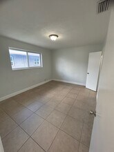 7421 Venetian St in Miramar, FL - Building Photo - Building Photo