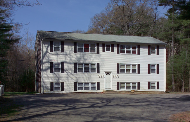 17 Hill St in Norton, MA - Foto de edificio - Building Photo