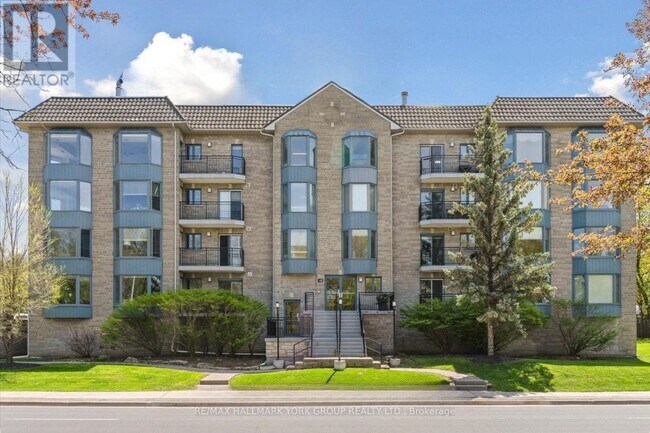 85 Wellington St W in Aurora, ON - Building Photo - Building Photo